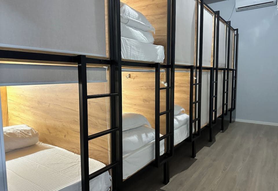 Открытая общая зона и коворкинг Hostel O2